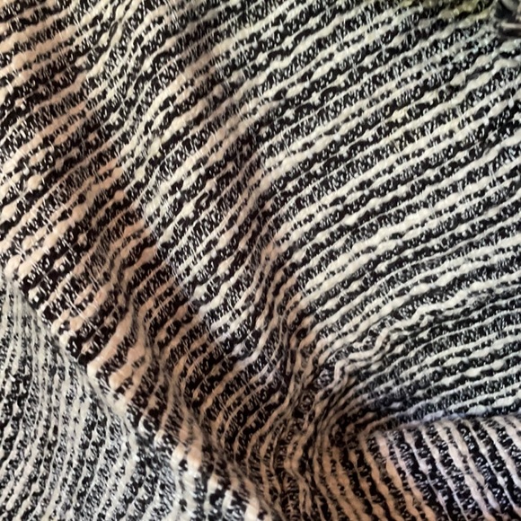 Unique Shawl Scarf Krista Norris - Picture 2 of 3